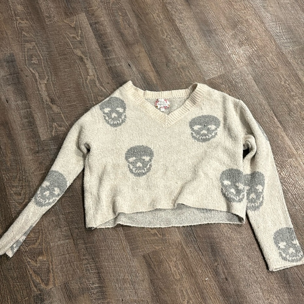 Cropped skull sweater